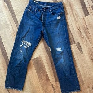 Distressed Levi 501 cropped jeans. W 27. L 26.